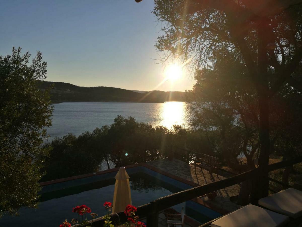Villa Valia: Traditional Luxurious Residence Пиргадикия Екстериор снимка